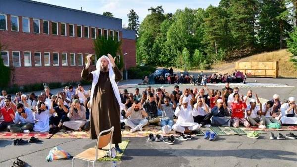 طلبا للغيث.. العشرات بالسويد يؤدون صلاة الإستسقاء في ستوكهولم