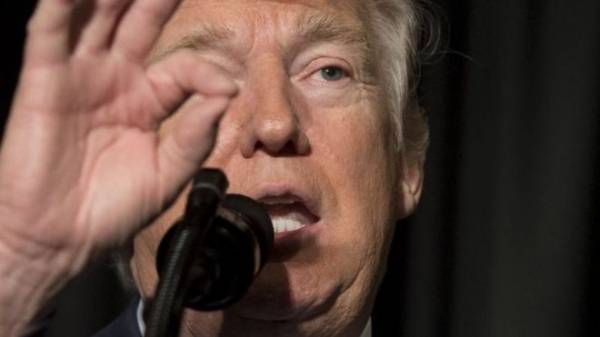 ترامب يهاجم محاميه السابق لتسجيله محادثة عن دفع أموال لعارضة سابقة في بلاي بوي