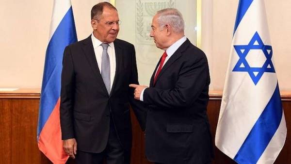 وزير الخارجية الإيراني يرد على ترامب: كن حذرا