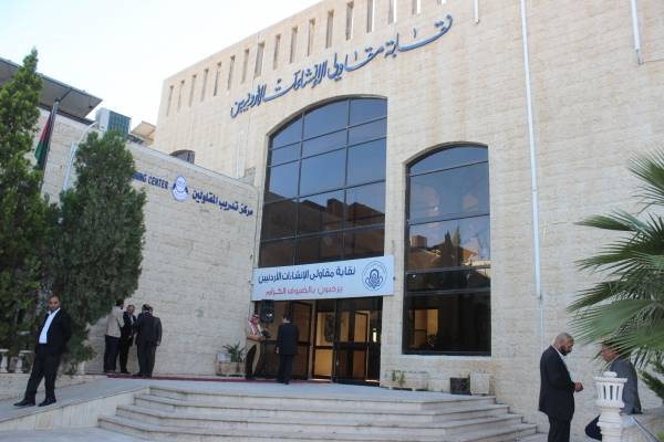 نقيب المقاولين: نحن ضد التطبيع..ولا نعلم من ينفذ مشروع غاز العدو الصهيوني