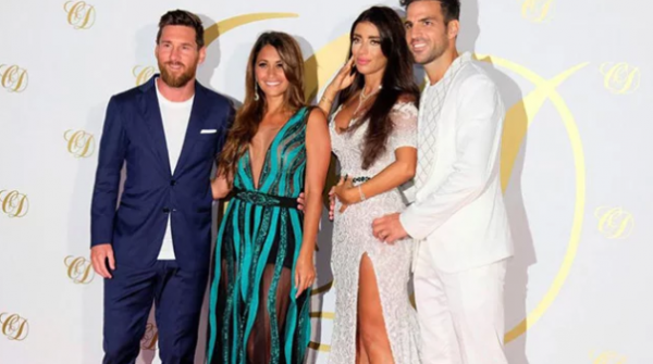 صور.. نجوم برشلونة يحضرون الحفل الثاني لزفاف فابريجاس ودانييلا