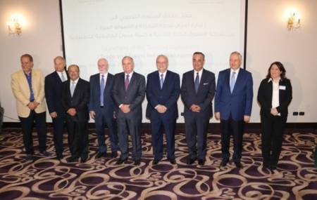 شاهد بالصور .. وزير العمل يرعى برنامج دبلوم تدريبي في ادارة اعمال التجزئة والاسواق الحرة