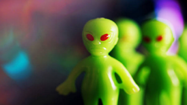 كائن غريب يثير جدلا على مواقع الإنترنت! (فيديو)