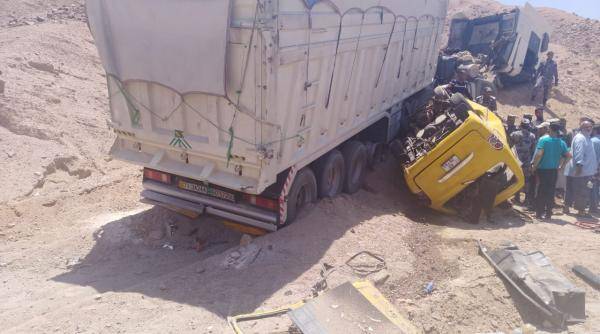 7 وفيات واصابة بتصادم حافلة وقلاب في العقبة (صور)