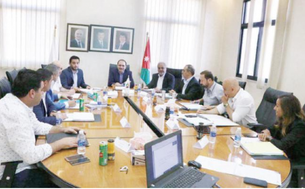 الكرة يرفض زيادة عدد المحترفين وشطب الغرامات