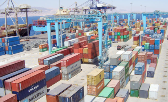 سائقو الشاحنات يشتكون وشريدة تسليم الميناء القديم بموعده !!