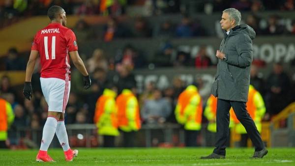 من صلاح إلى مارسيال.. مورينيو رجل متخصص في تدمير النجومصور