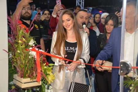 زين كرزون تفتتح مطعما يملكه احد النواب