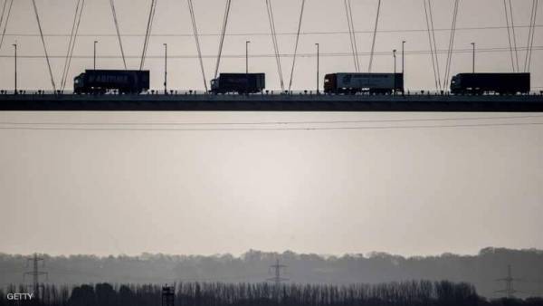 بسبب جنوني.. إغلاق جسر بريطاني بوجه آلاف السيارات