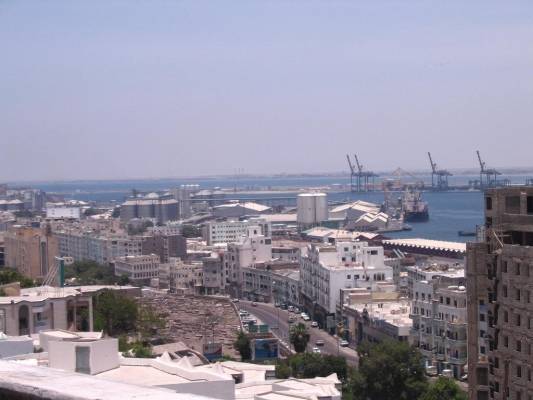 رفع مدة تخزين البضائع في المناطق الحرة والعقبة