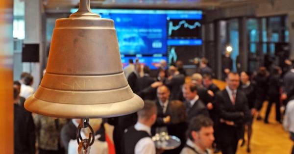 البدء باعتماد تقليد قرع الجرس في البورصة
