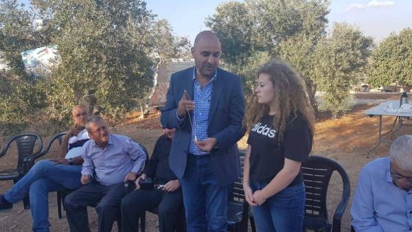 النائب طارق خوري في منزل  عهد التميمي  في رام الله