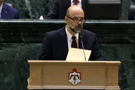 الرزاز: توجيهات الملك مسؤوليةٌ نحملها جميعاً أمانةً في أعناقنا