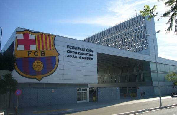 تعرف على اللاعبين الذين تعاقد معهم برشلونة هذا الصيف