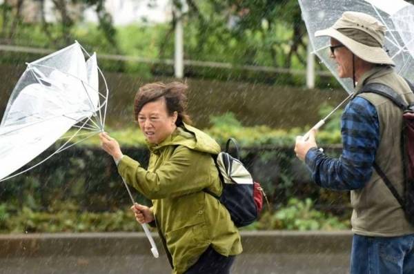 اليابان تتأهب لإعصار قوي يتجه صوب طوكيو