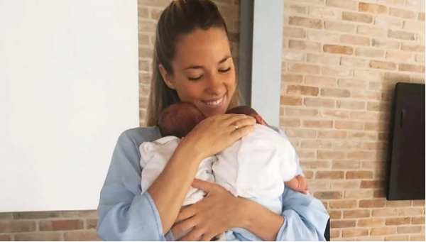 هكذا ردت زوجة موراتا على الساخرين من جمالها بعد الولادة!