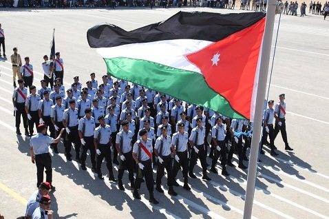 صرف إكراميات نقدية لأسر شهداء الأمن العام