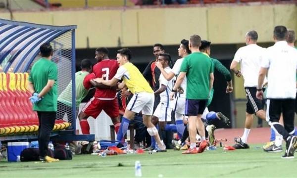 بالفيديو  ركل ورفس ولكم! نهاية مؤسفة لمباراة الإمارات وماليزيا استعدادا لدورة الألعاب الآسيوية