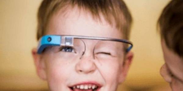نظارة تساعد اطفال التوحد على قراءة تعابير الوجوه
