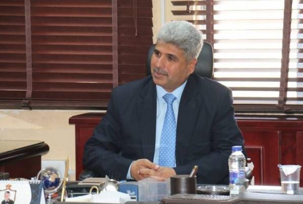 د. السميران يمسك بخيوط الزرقاء ويقر موازنة مجلس المحافظة