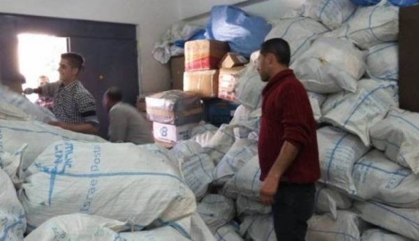 الإفراج عن أطنان من البريد الفلسطيني المحتجز لدى الاحتلال منذ 2010