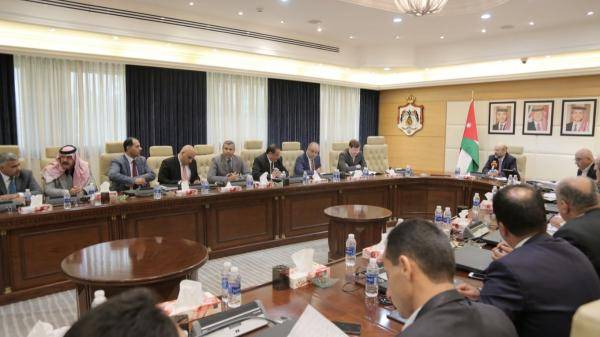 الرزاز: الحكومة تعمل من اجل نقل بعض صلاحيات الوزراء لمديريات المحافظات