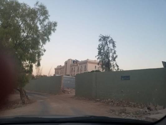 مواطنون يطالبون بتدخل الامين لصيانة طريق في طبربور يحصد ارواح الناس..بالصور