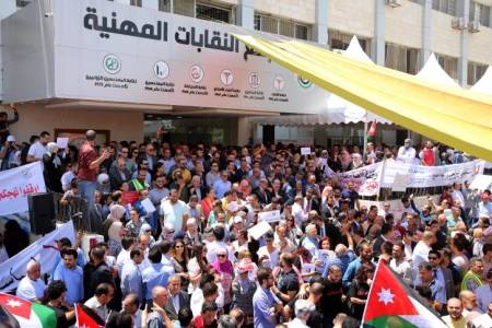 النقابات: الحكومة تكرر اخطاء سابقتها بشان ضريبة الدخل