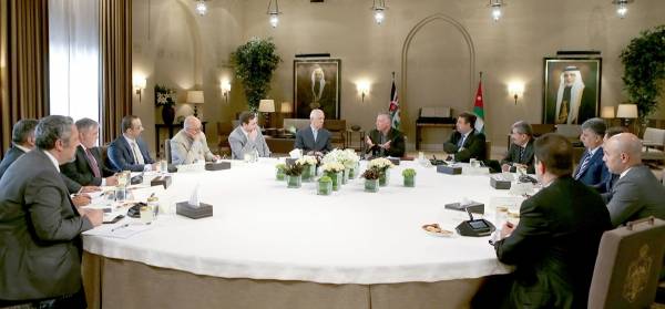 الملك يلتقي عددا من الإعلاميين والكتّاب الصحفيين