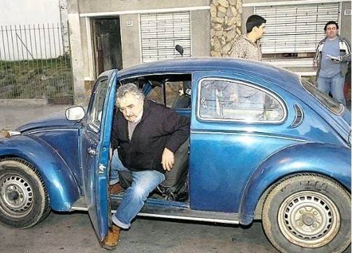 أفقر رئيس في العالم يرفض راتبه التقاعدي