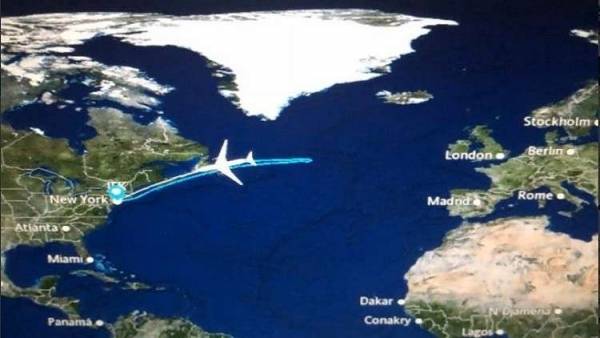 طائرة تعود أدراجها بعد قطع نصف مسافة الرحلة... لسبب غريب