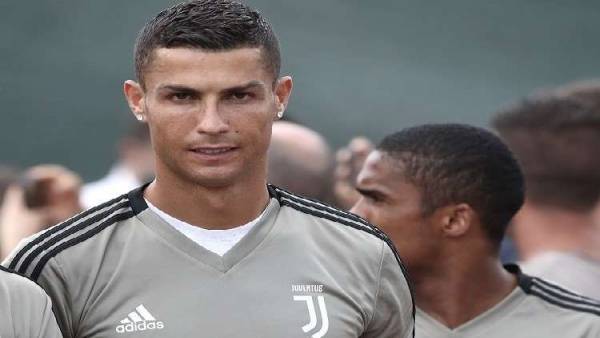 عندما يتحول رونالدو الى مطرب شاهد الفيديو ..