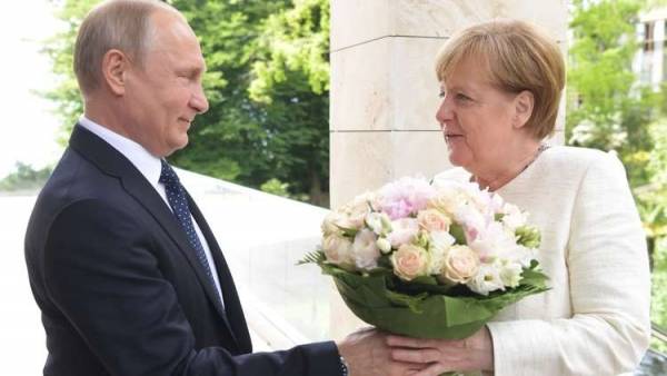 ترامب واللاجئون السوريون يقلّصون المسافة بين بوتين وميركل