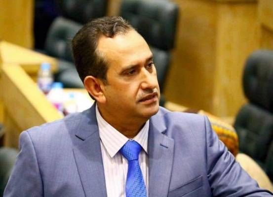 المجالي يفضح: فساد مقاول وعيوب بالميناء الجديد (صور)