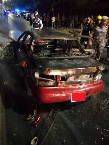 حريق مركبة اعلى  جسر السيفوي  في العاصمة عمان (صور)