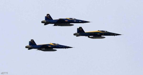 إيران تكشف النقاب عن طائرة مقاتلة جديدة