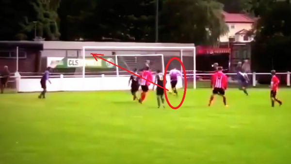 شاهد.. حارس يسجل هدفا رائعا وينقذ فريقه من الخسارة في الوقت القاتل