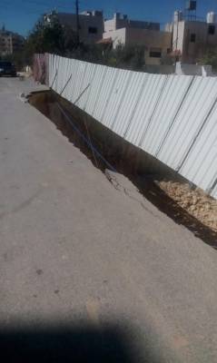 انهيار جزء من شارع بخلدا واصابة شخصين