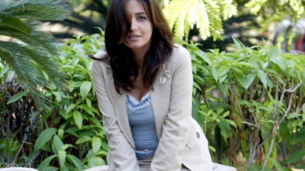 حلا شيحة تبرر خلع الحجاب.. ومفاجأة تخص شعرها