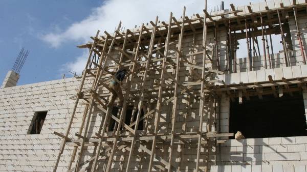 60 شكوى ممارسة أعمال البناء بأول أيام العيد