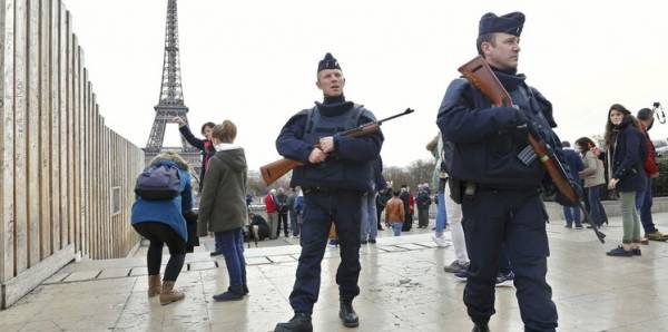 قتيل وجرحى بــ”هجوم بالسكاكين” في باريس