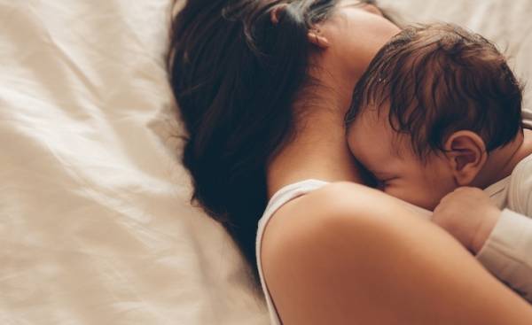 فوائد مذهلة لمشاركة الفراش مع أطفالك