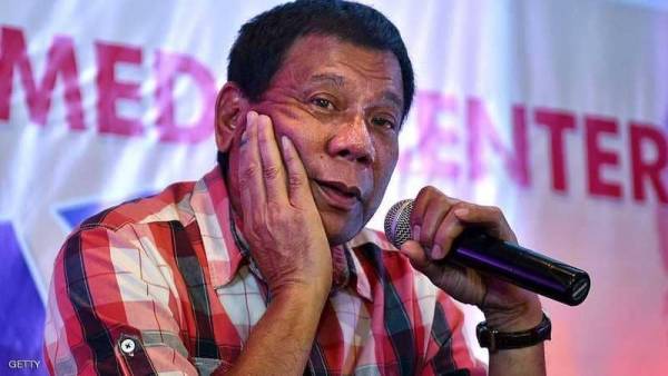 رئيس الفلبين يسخر من أميركا ..صورة