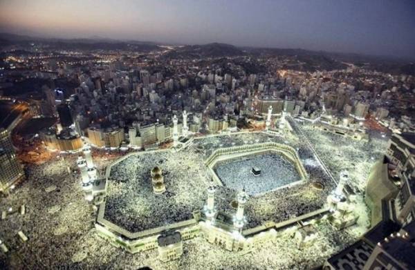 ضيوف الرحمن يختتمون مناسك الحج