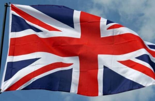 بريطانيا تطلب من شركات الأدوية زيادة مخزوناتها