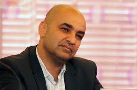 خوري مغرداً عن ياسر المصري إنسانيتك أكبر وأعظم من فنك الأصيل..صورة