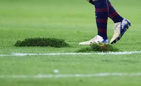 بلد الوليد مهدد بالعقوبة بسبب سوء أرضية ملعبه ضد برشلونة