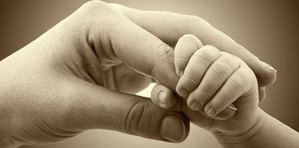 مصرية تتجرد من مشاعر الأمومة وتشنق رضيعتها بـ”شال”