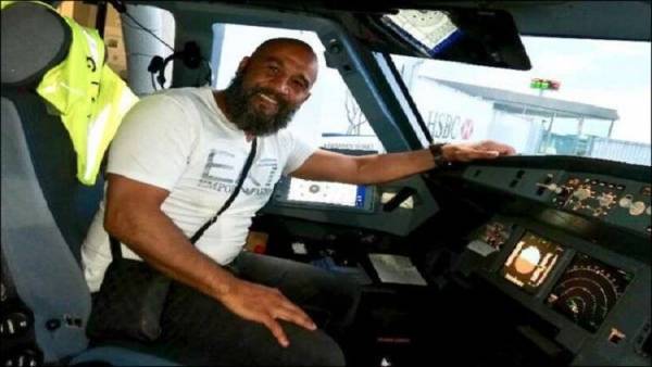 ملاكم مغربي ينقذ طائرة ركاب فرنسية من الاختطاف