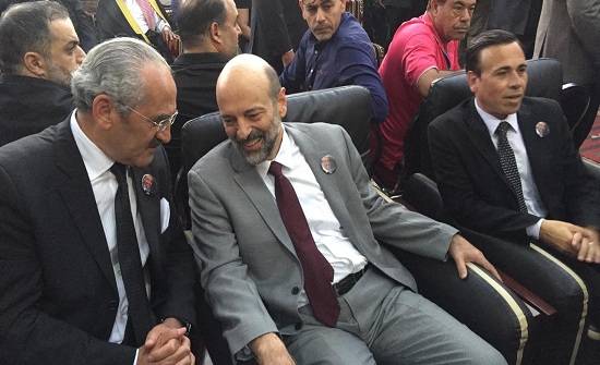 الرزاز يزور نقابة الفنانين معزياً بالمصري